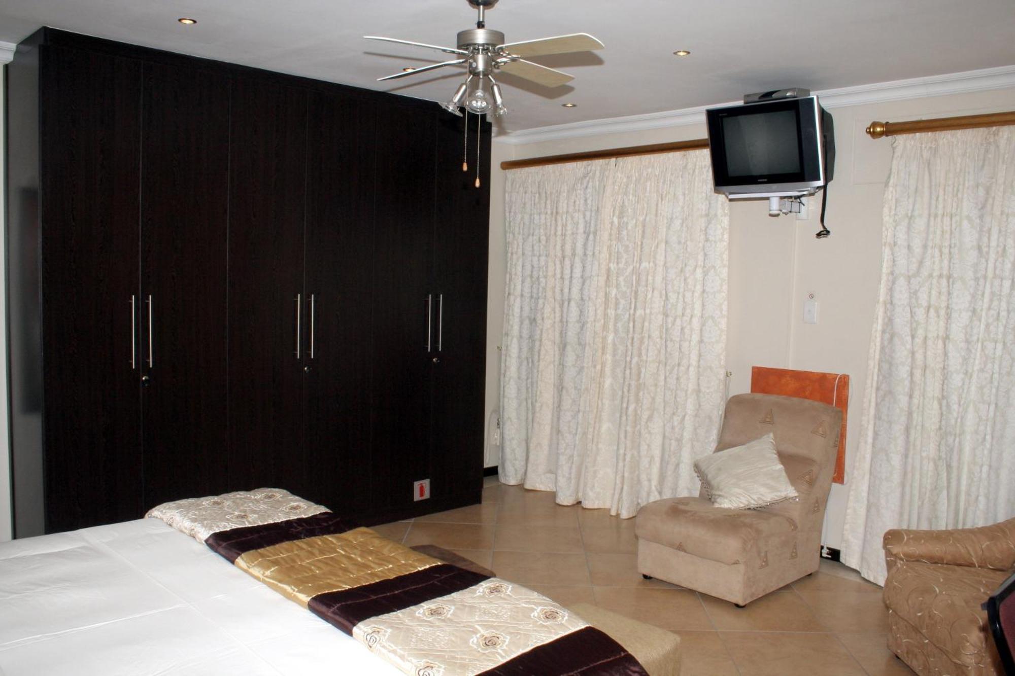 Lumley'S Place Guesthouse Pniel Ngoại thất bức ảnh
